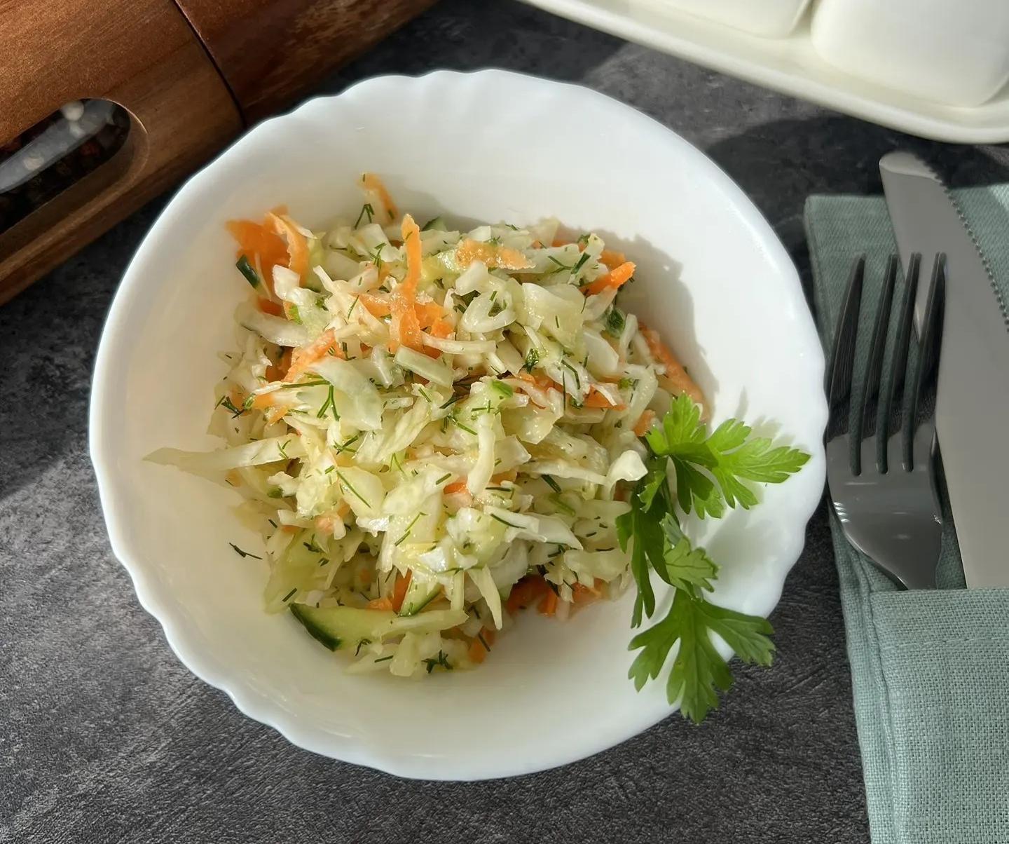 Салат из капусты с огурцами